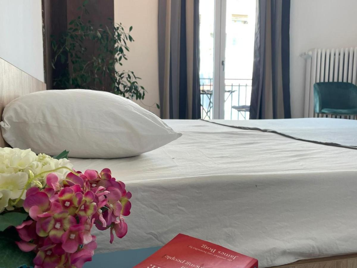 Outstanding 3Br Ultracentral Cityview Balcony Aaa Apartman Bukarest Kültér fotó