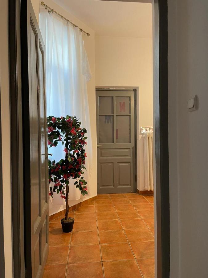 Outstanding 3Br Ultracentral Cityview Balcony Aaa Apartman Bukarest Kültér fotó