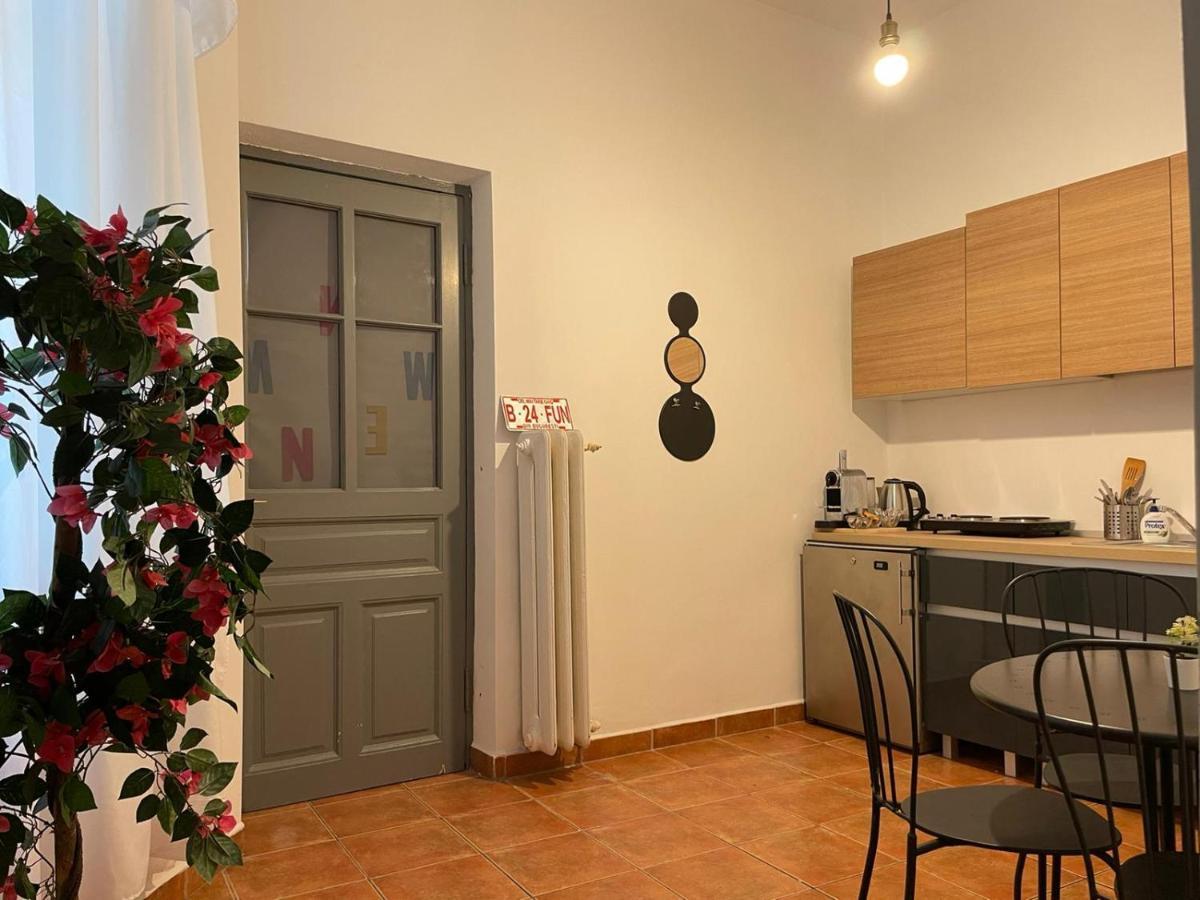Outstanding 3Br Ultracentral Cityview Balcony Aaa Apartman Bukarest Kültér fotó